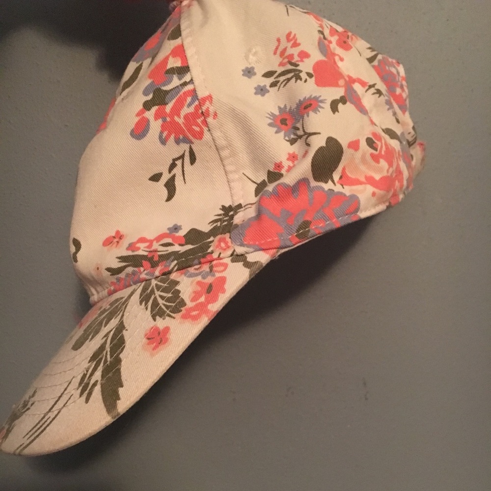 Flowered hat - Picture 2 of 2